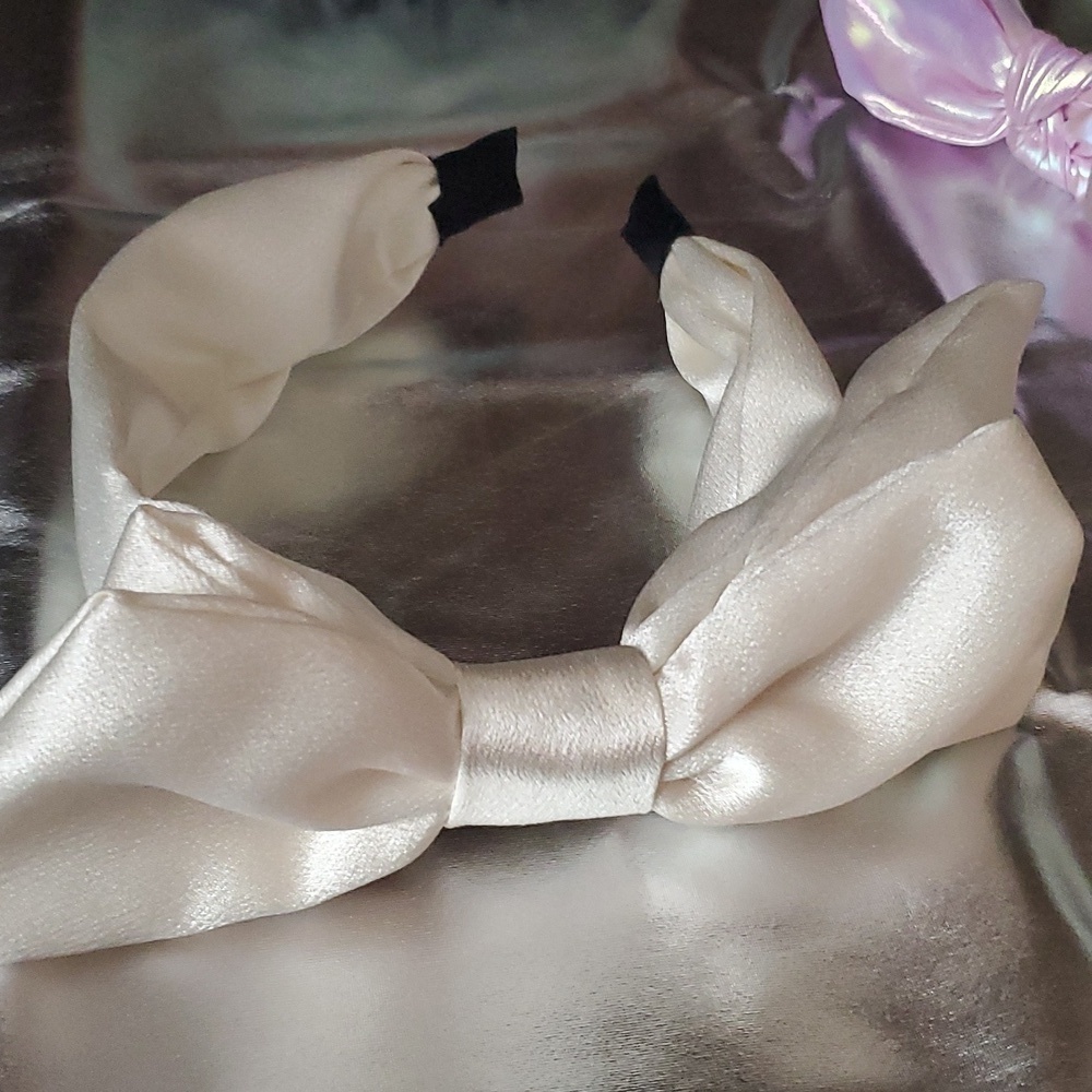 Beautiful headbands  2/$18 - Picture 7 of 10